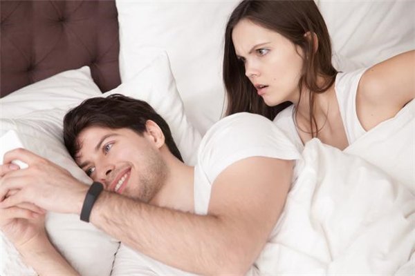 为什么有些人就喜欢劈腿?