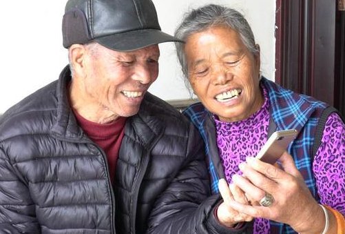 郴州一老人弄丢孙女两度自杀，23年后找回，你会放心老人带孩子吗？