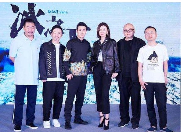 电影《冰之下》主要讲了什么?