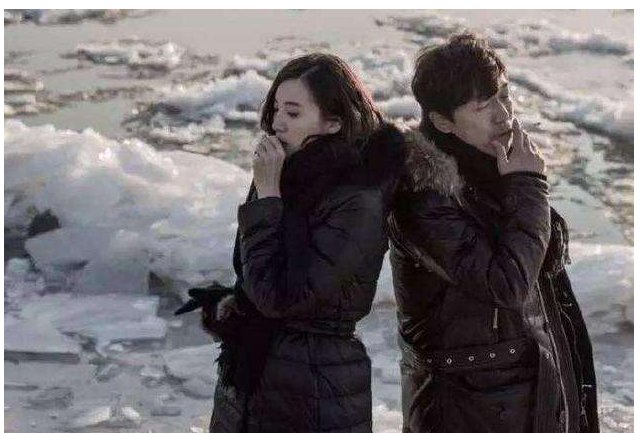 电影《冰之下》主要讲了什么?