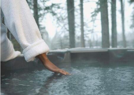 急手被502胶水粘住了怎么办？