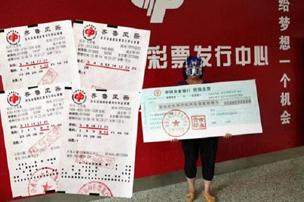 七乐彩至少需要几个红色球才能中奖