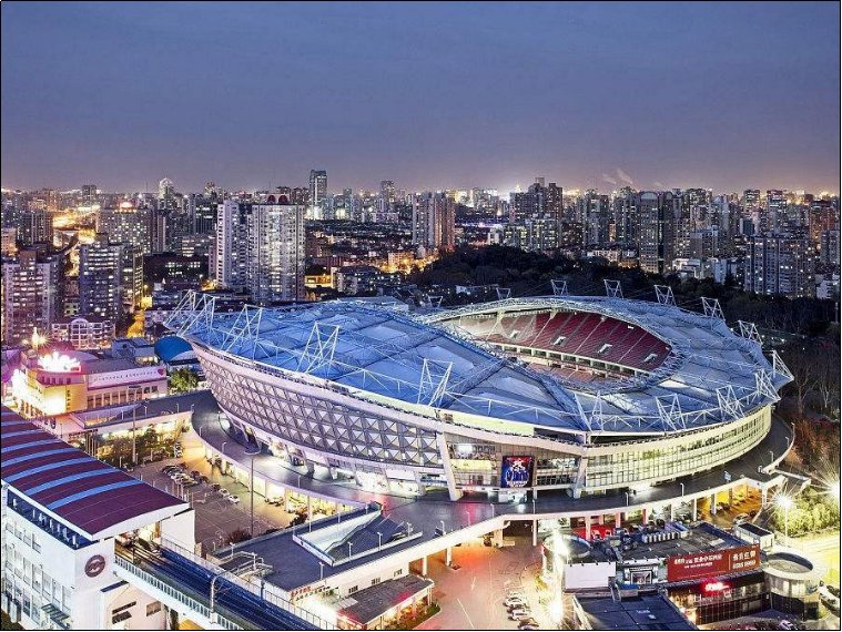 虹口足球场容纳多少人