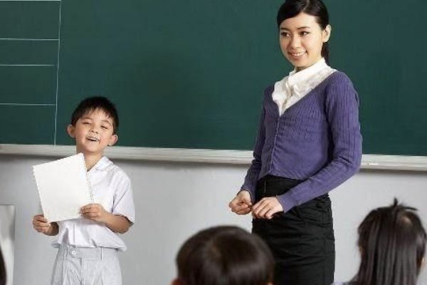 第一次见学生老师怎么介绍自己