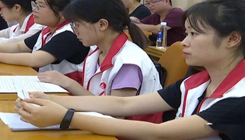 支教途中车祸离世，四川女孩李莎获评“最美大学生”，她是如何遇难的？