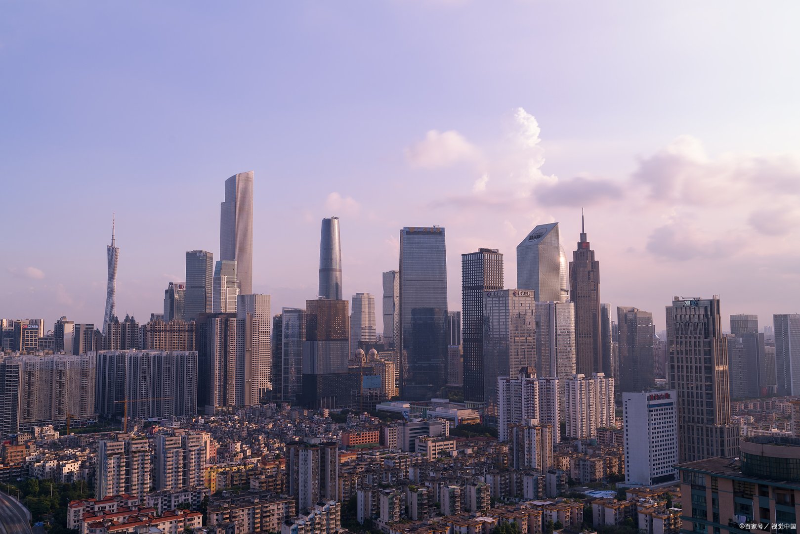 广州黄埔区茅岗一村民拆迁分到21套房，拆迁的赔偿标准是什么？