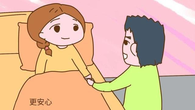 坐月子要不要老公睡身边，婆婆说她和我睡，这样到底好不好？