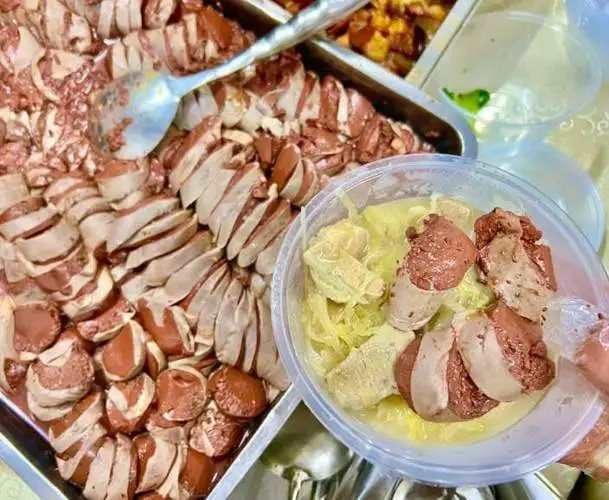 大连高校用5吨猪肉给学生做杀猪菜，此高校为何这么做？