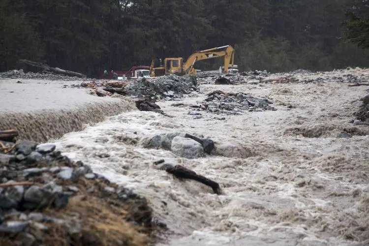 官方辟谣四川致7死山洪与泄洪有关，山洪的发生和什么有关？