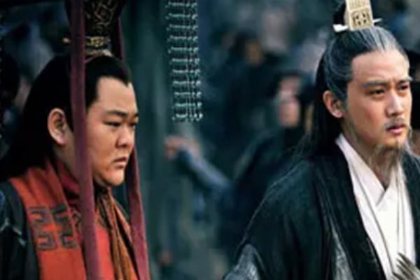 名成八阵图的上一句