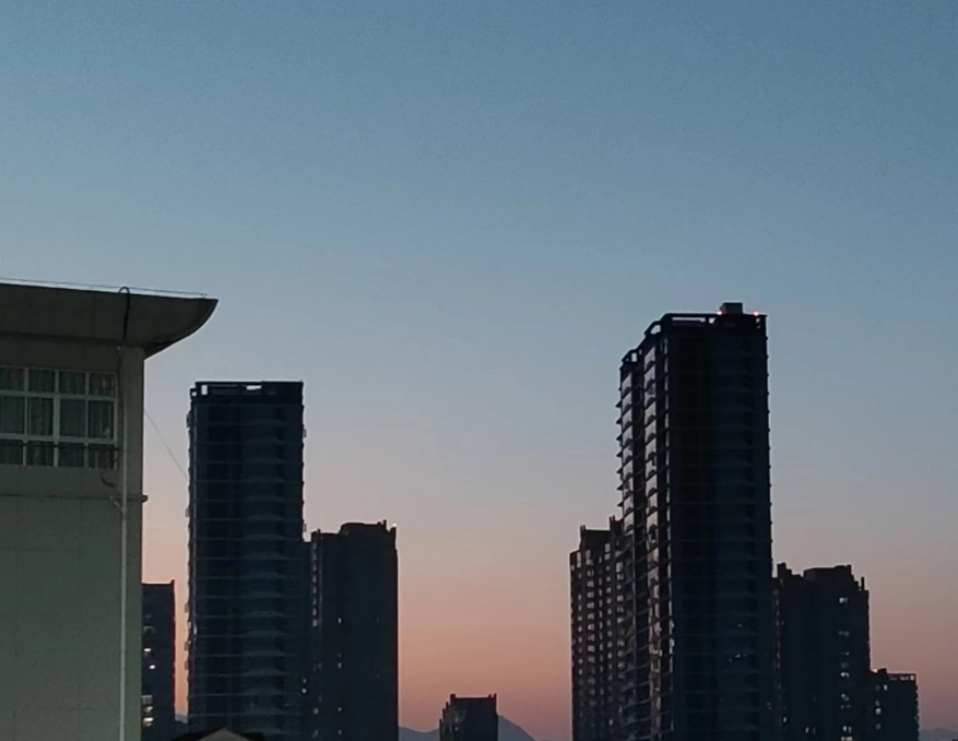 职位前面加常务是什么意思