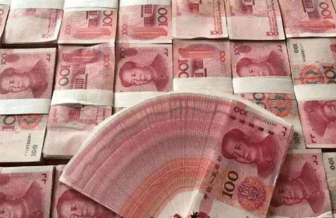 10月工资可以提前至9月发，公司不发能要求发不？