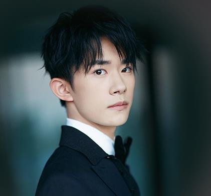 易烊千玺是真名还是艺名？是复姓＂易烊＂吗？