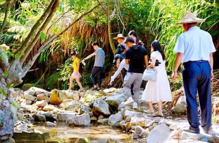 游山玩水怎么造句