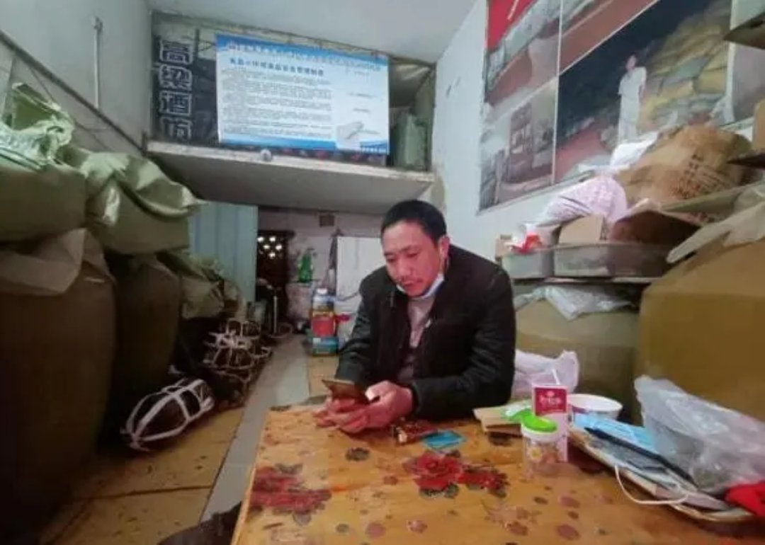 广东一男子寻回被拐十年的儿子后又无奈送回养父家，背后发生了怎样的故事？