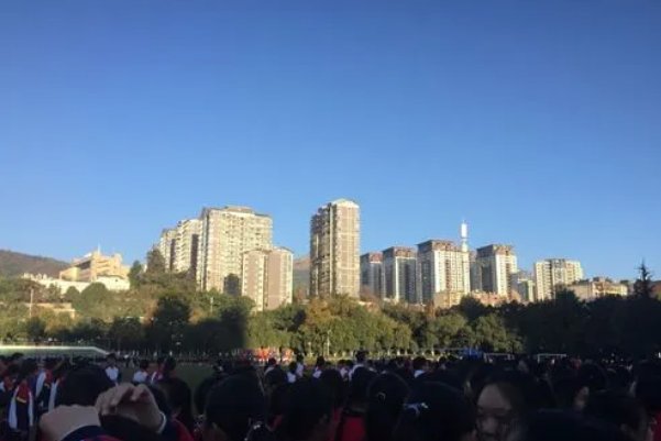 昆明八中的具体地址是在哪里