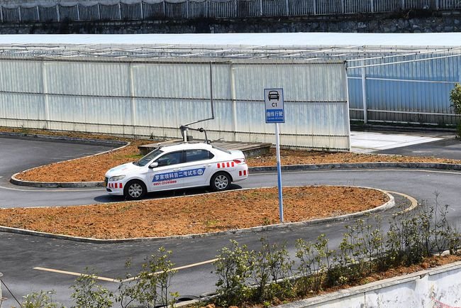 江苏82岁爷爷科目二一把过，他是怎么做到的？