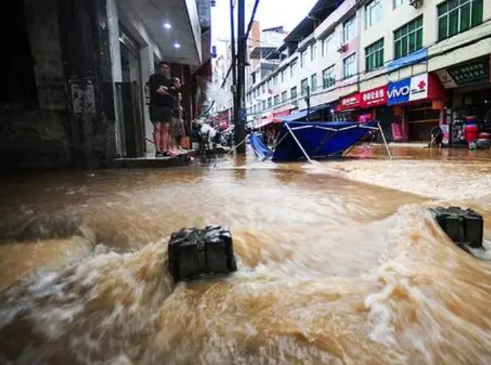 重庆5个区县突降暴雨，暴雨天你有哪些印象深刻的经历？
