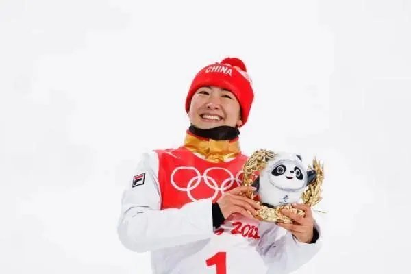 徐梦桃夺金后抱着对手痛哭，她为何会有这样的情绪？