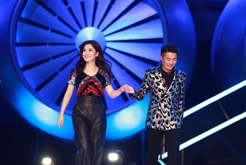 凤凰传奇里的他们是夫妻吗?