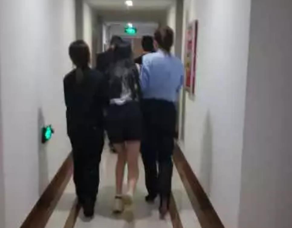 全家5人出游1人生还，这个人怎么活下来的