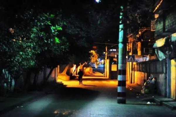 “鬼打墙”的彭罗斯阶梯是什么呢？在三维世界中，无限循环的阶梯能存在吗？