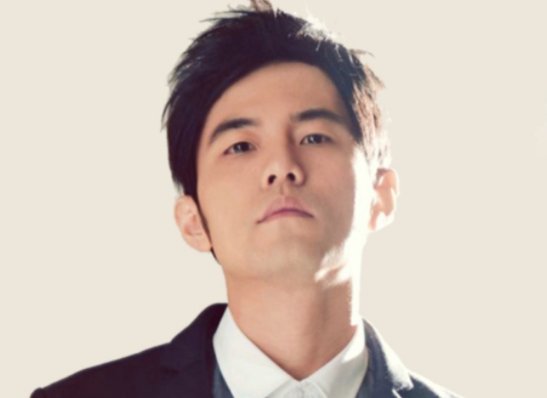 周杰伦发文提醒：哥不太喜欢人家跟车，明星遇到私生饭一般会如何对待？