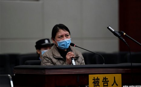 劳荣枝案受害者的女儿称曾像乞丐一样的生活，为何劳荣枝会成为女魔头？