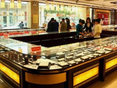 内蒙古男子持刀抢金店，不料被便衣民警当场抓获，其行为在法律中如何定性？