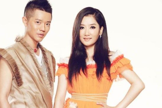 凤凰传奇的歌曲，大部分都是由玲花主唱的，她当初为什么没有选择单飞？