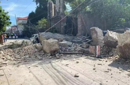 菲律宾7.0级强震：地面开裂民众避难，当地采取了哪些措施？