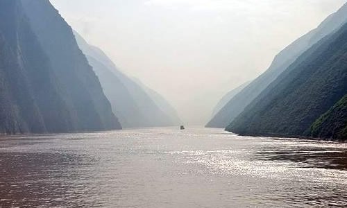 长江最终注入的是什么海?