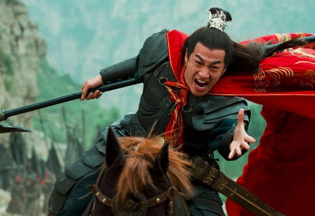 虎牢关三英战吕布，为什么刘备第三个出场？