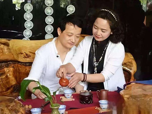 崔万志和老婆李丽梅的相识相伴，李丽梅崔万志的孩子几岁了