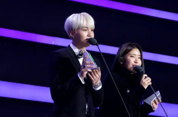 melon怎么设置成中文版的啊？