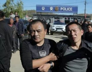 辽宁重刑犯越狱案，休假狱警获刑喊冤，如何站在法律的角度看待此事？