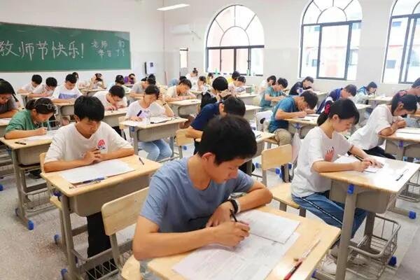 月考是什么意思？