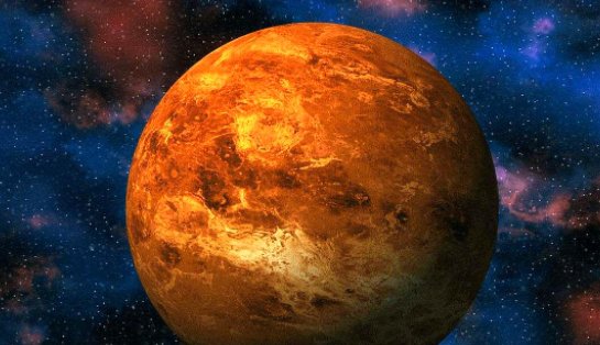 月亮旁边最亮的那颗星星是什么？