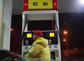 加油站误将柴油当汽油致近200台车“趴窝”，车主们该如何维权？