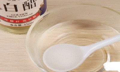 记号笔不小心在衣服上画了一笔，用什么能洗掉？