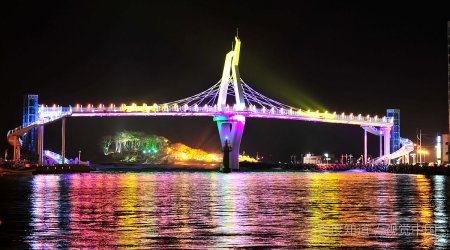 爱是一个心灵通向另一个心灵的桥梁是什么意思？