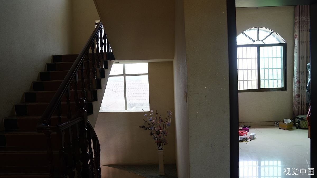 “与女儿家教好上”厦门一家“两个妈”5口人同居6年，这是有多荒诞？