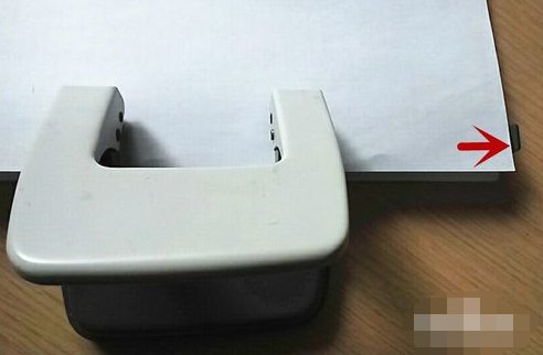 如何用打孔机在A4纸上整齐的打孔？