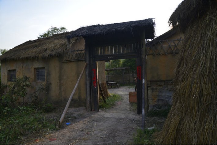 屋檐的檐怎么组词?