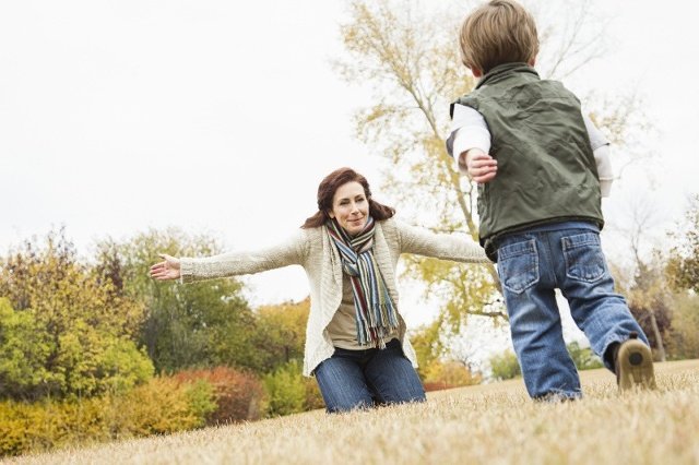 骂烈士母亲高龄产子被解聘,失独母亲不该高龄产子吗?