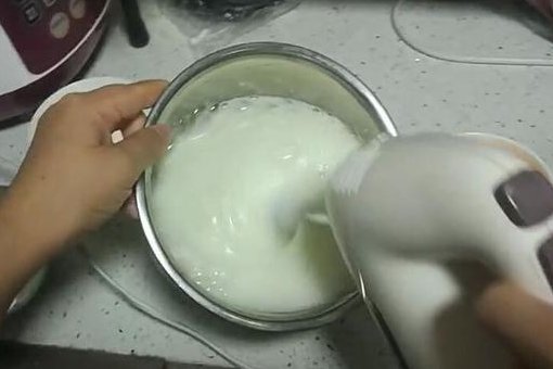 怎样把鸡蛋清打成泡泡？