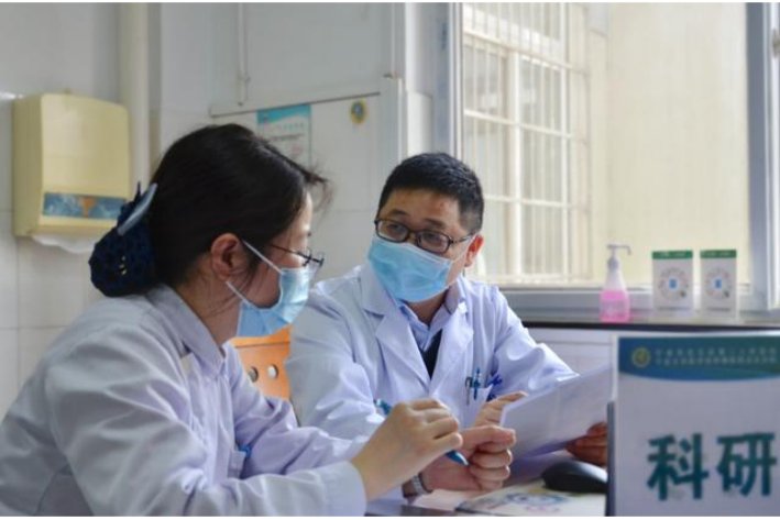 双宿双栖的意思