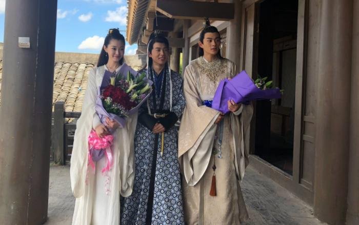 与郭麒麟官宣结婚，深夜公开表白：我们永远在一起！你怎么看？