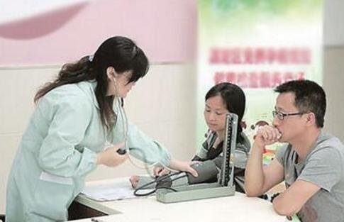 生育率下降，产科也“内卷”，两者之间有着怎样的连锁反应？