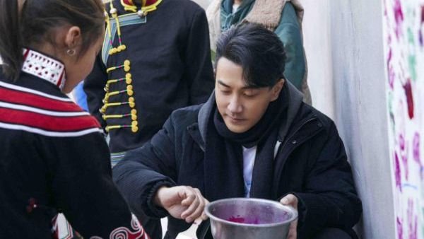 46岁刘恺威身形消瘦显老态，突然暴瘦，跟杨幂有关系吗？